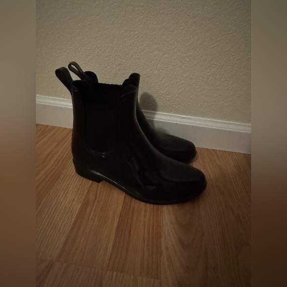 Time and Tru Black Rain Chelsea Boots - Picture 4 of 6